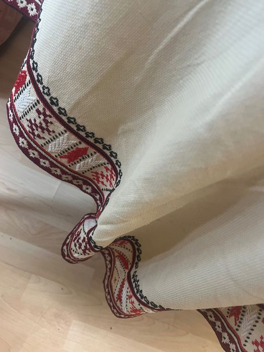 ЗАПАЗЕНА ! Покривка за маса-ръчна бродерия