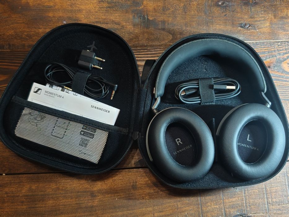 Căști Sennheiser Momentum 4 Wireless