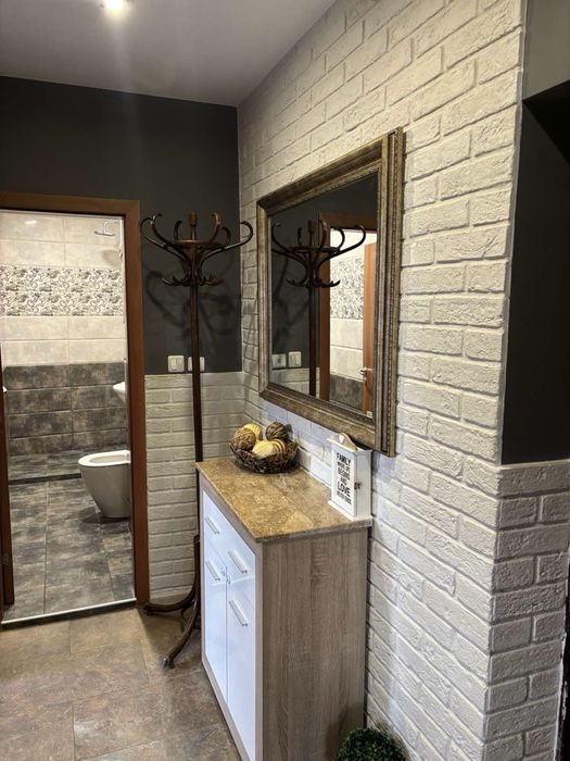 Топ център с две спални напълно обзаведен тристаен