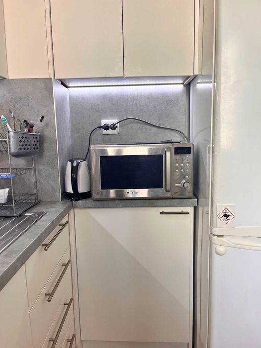 Тристаен апартамент в близост до АУБГ