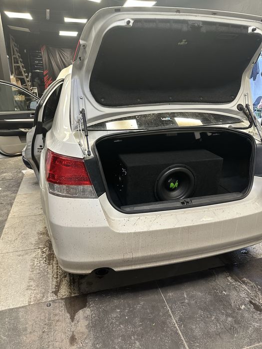 Продаю сабвуфер в полном комплекте