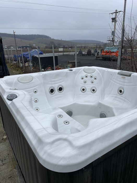 Jacuzzi piscina exterior 6 locuri