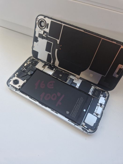 Carcasa originala iphone 16e