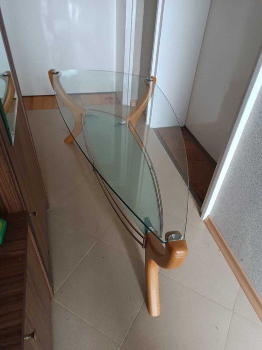 Стъклена холна маса