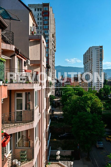 Тристаен апартамент в ж.к. Зона Б-19.
