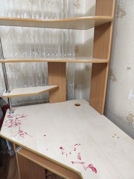 Отдам компьютерный стол самовывоз