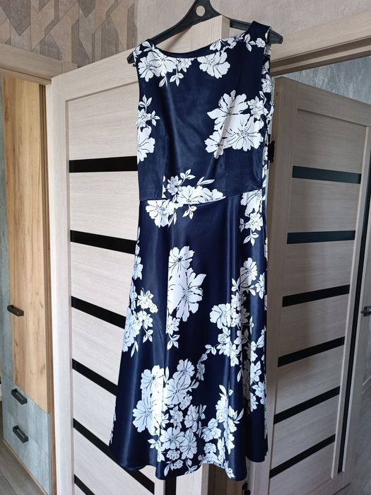 Платье миди продам