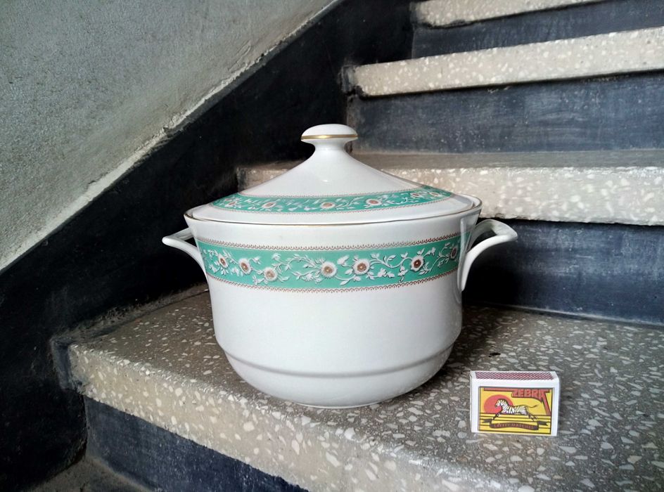 JLMENAU Graf Von Henneberg Porzellan 1777 ПОРЦЕЛАНОВ СУПНИК