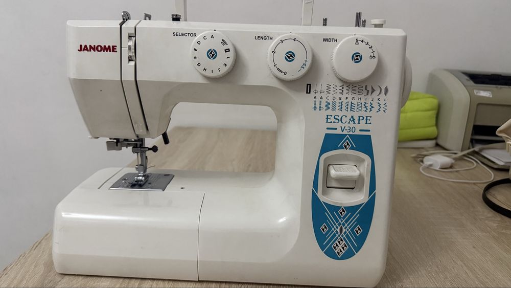 Швейная машина Janome Escape V-30