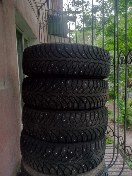 Продам зимнию шипованную резину