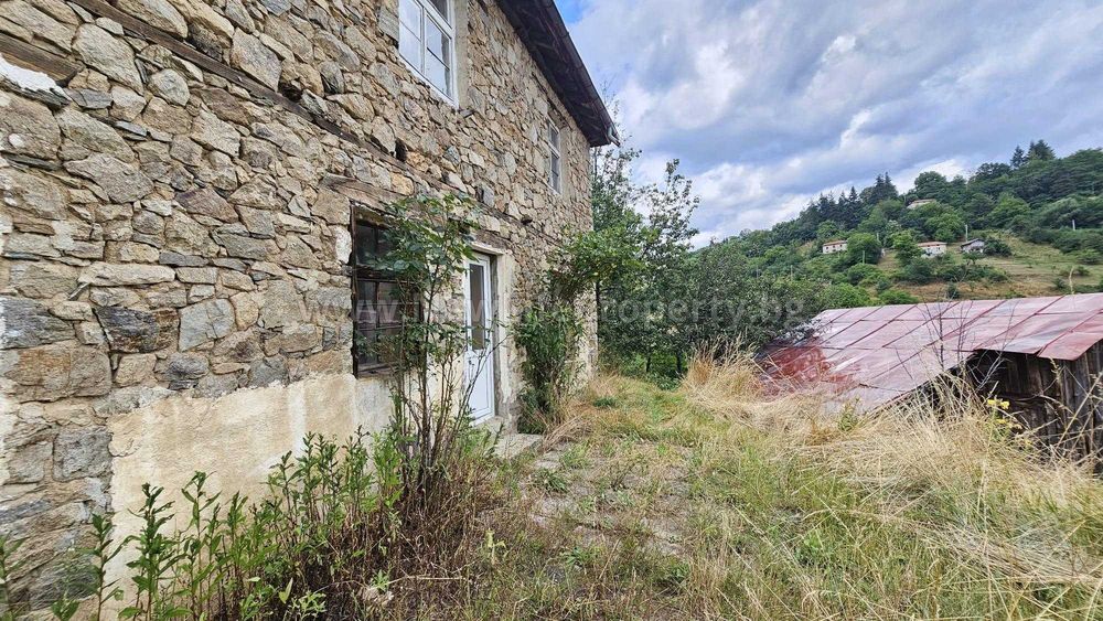 Двуетажна къща в планината, с. Давидково, област Смолян