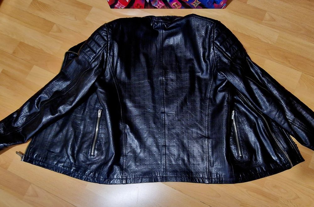 Jacheta matlasata Zara sezonul rece,pielececo,insertii blanita