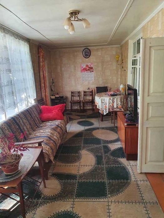 Продаётся дом, 4 комнаты + утеплённая веранда, участок 4 сотки.