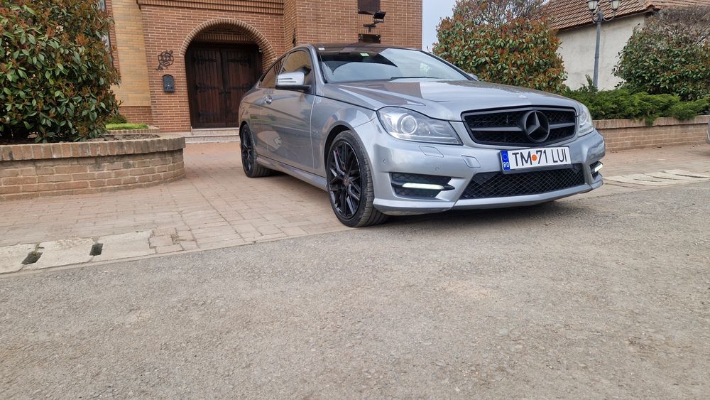 Mercedes- Benz C 220 AMG