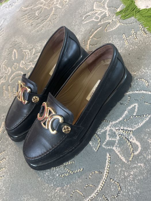 Продам туфли новые