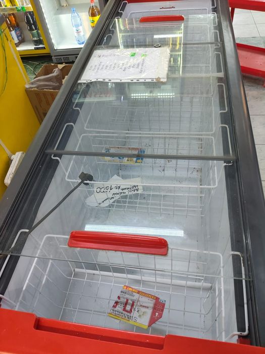 Продам морозильную витрину