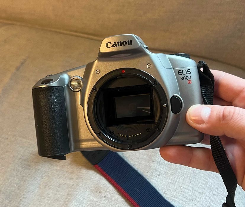 Aparat foto Canon EOS 3000 body film montura EF functional