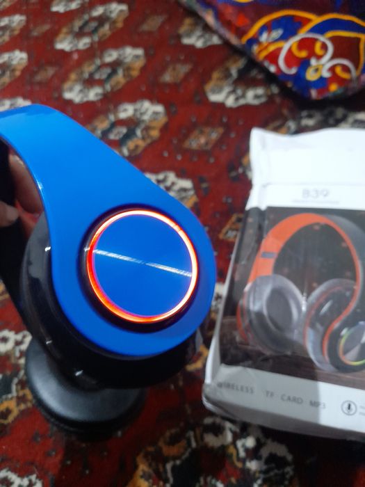 Quloqchinlar simsiz rangi o'zgaradi universal gamer va o'qish uchun