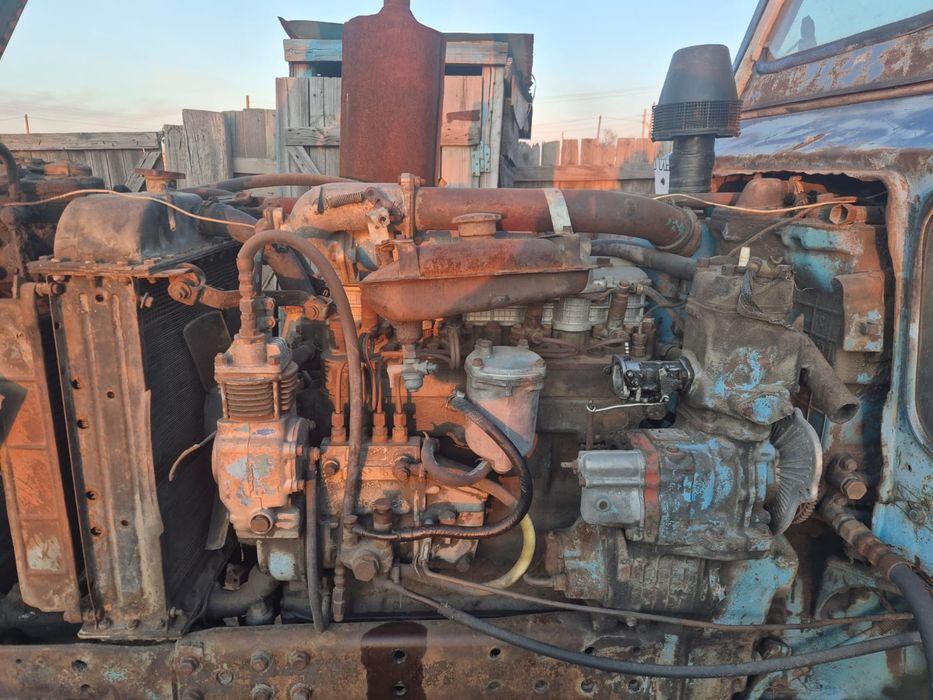 Трактор МТЗ 80 .