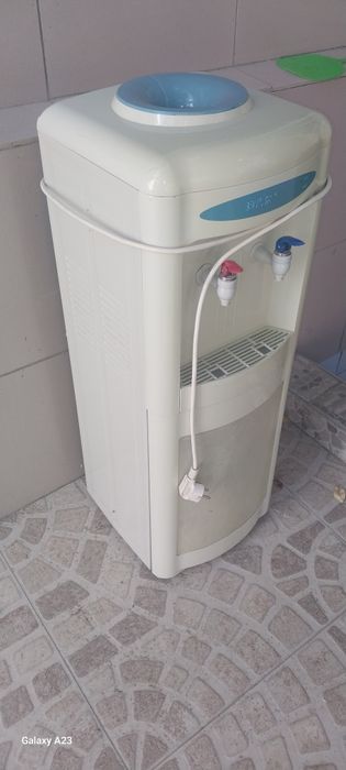 Куллер сув учун сотилади Продаётся куллер для воды.Хамма жойи ишлиди.
