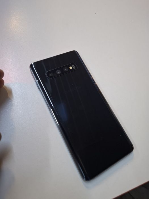 Самсунг S10 plus