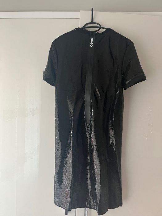 Рокля с пайети Hugo