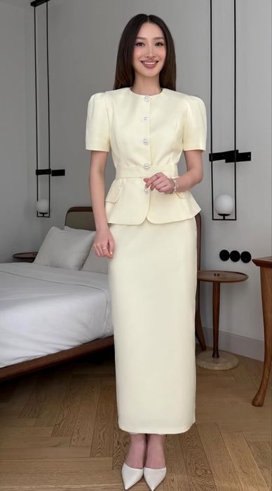 Костюм в цвете сливочного масла