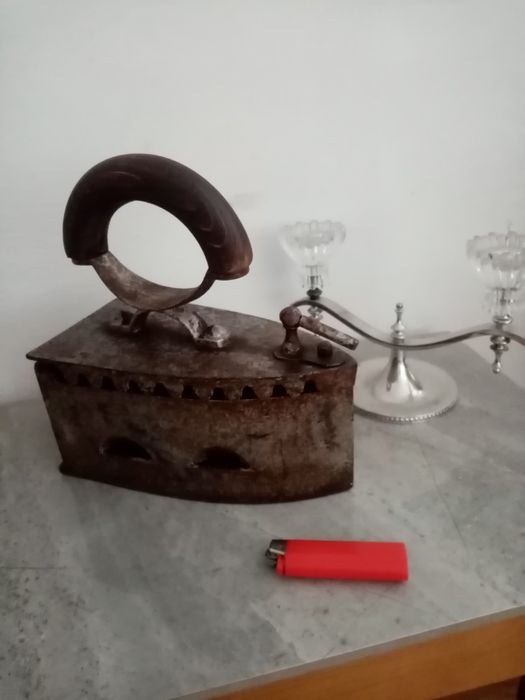 Fier de calcat turnat  retroo