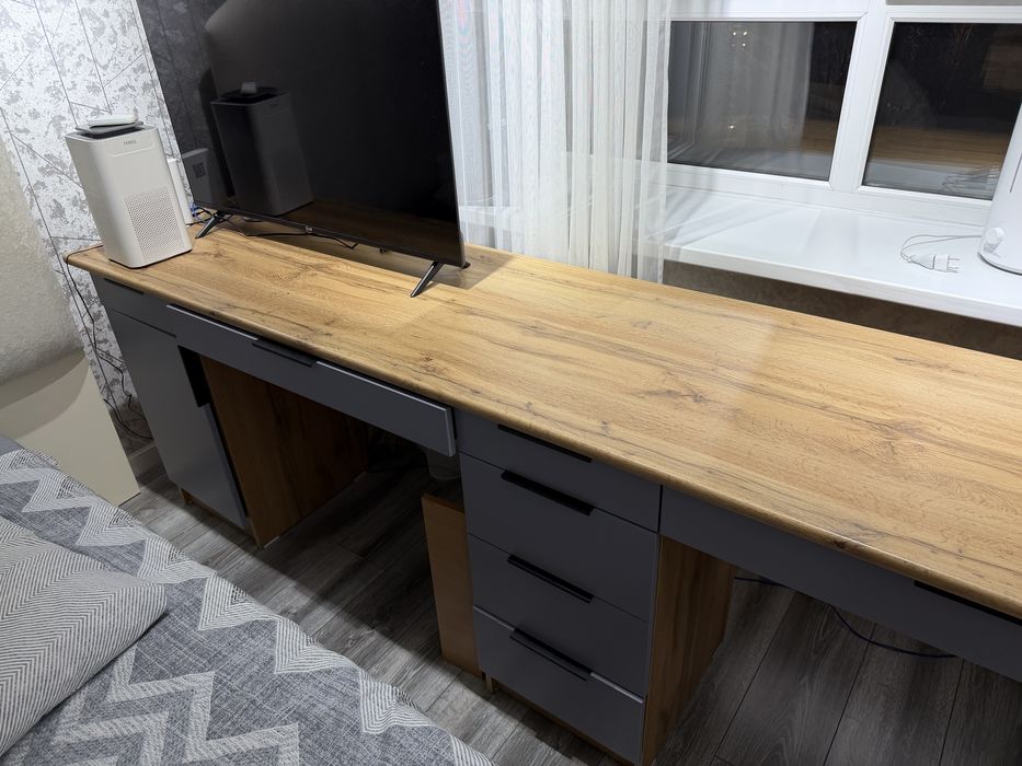 Стол рабочий или для учебы