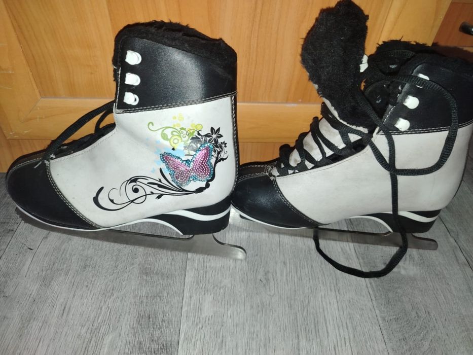 Продам коньки для девочки