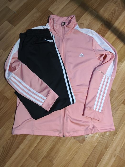 Дамски спортен екип