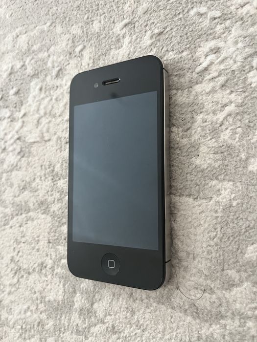 Apple 4s.