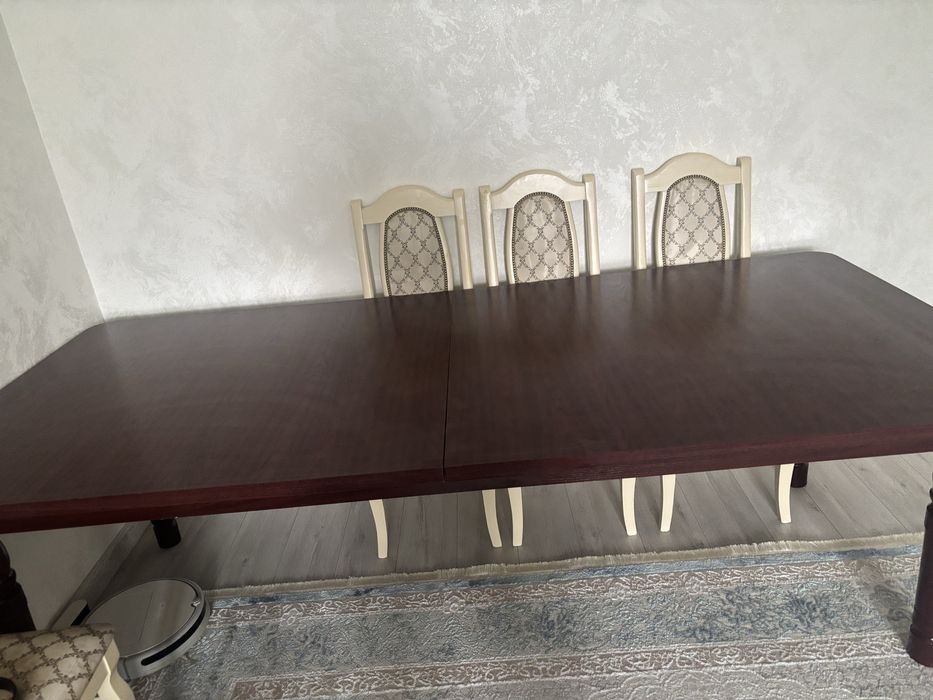 Стол для гостиной