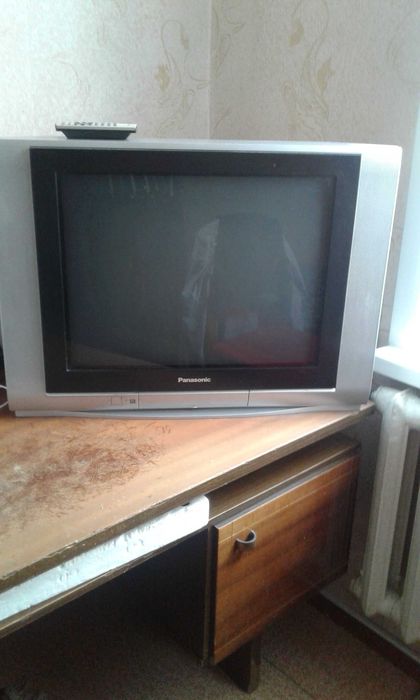 Телевизор Panasoniс старого образца.