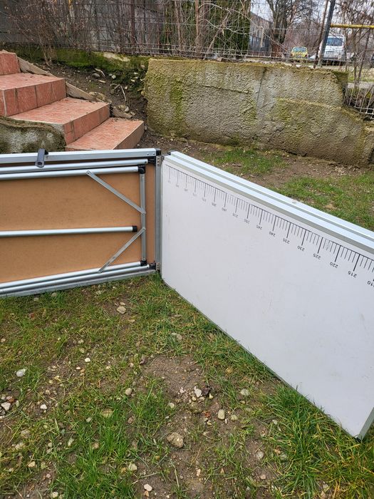 Vând masa.plianta ptr.piata