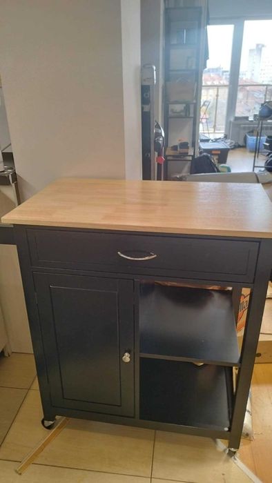 Кухненски шкаф на колелца с плот