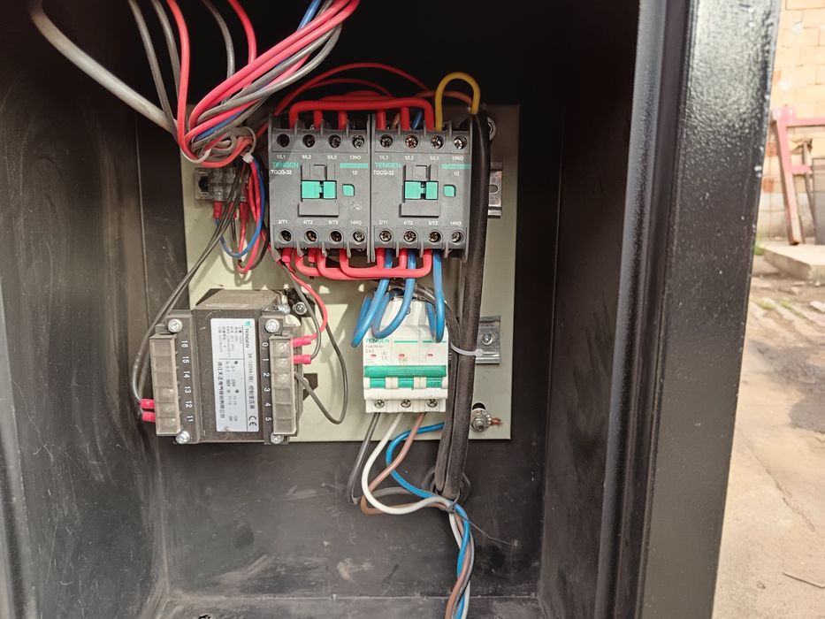 Машина за рязане и изправяне на арматурно желязо