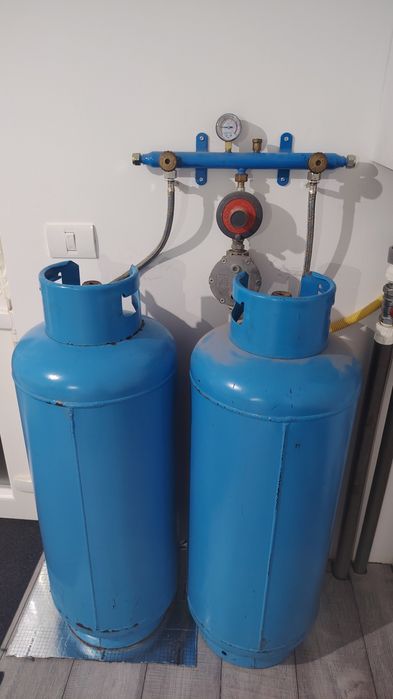 Vând set doua butelii de 80 centralina