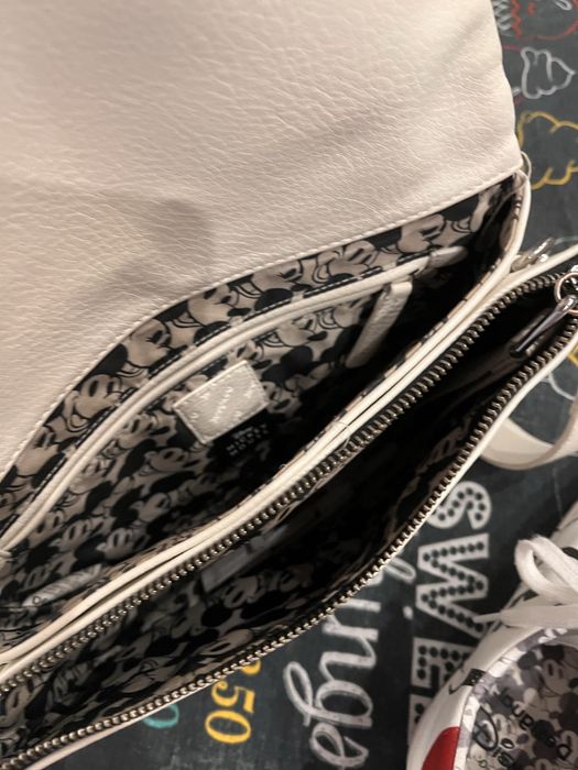 Desigual чанта и обувки с мики маус