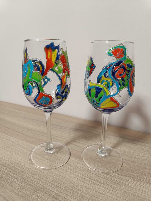 Ръчно рисувани чаши за вино