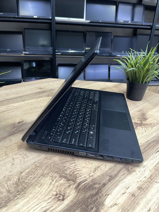 Ноутбук Asus в хорошем состояний