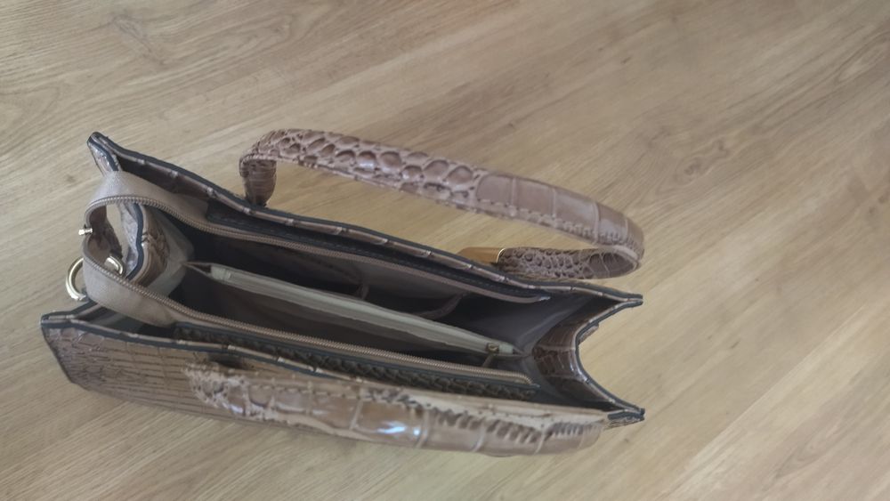 Poșetă elegantă de damă