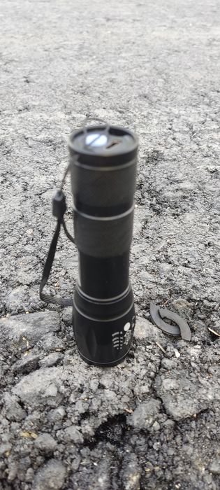 обычный и ультрафиолетовый фонарик