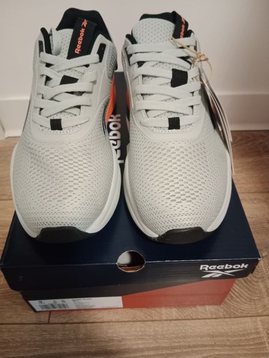 Adidași marca Rebook