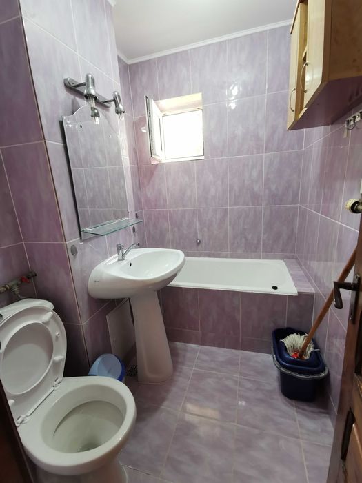 Închiriez garsoniera