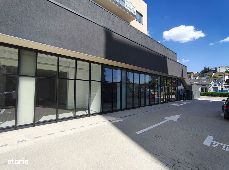 Sp. comercial 87 mp, central, vitrina, vad comercial, parcare, 16e/mp