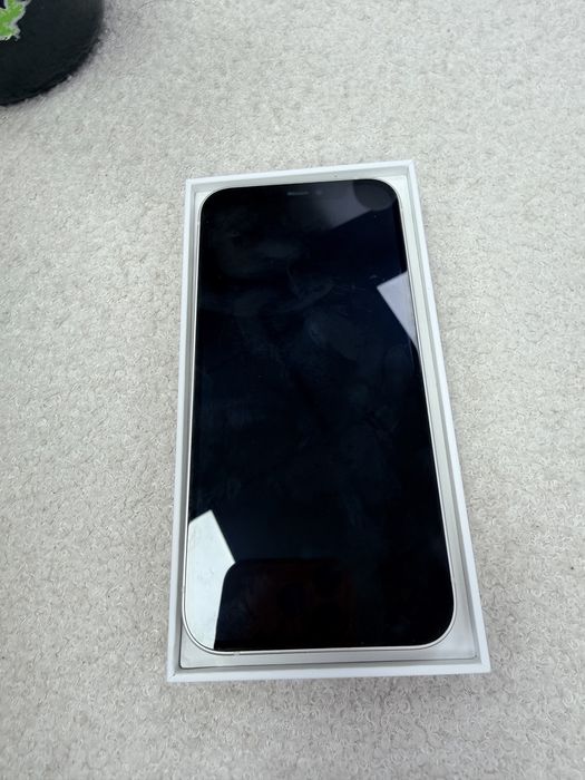 Apple Iphone 12 ,б/у