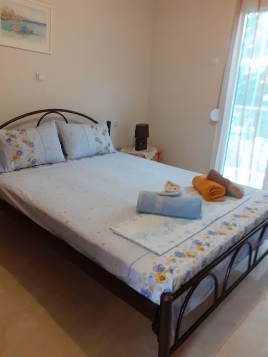 Сграда с три самостоятелни апартамента