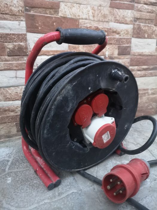 Удължи тел за 380V/220 20 метра 3гнезда