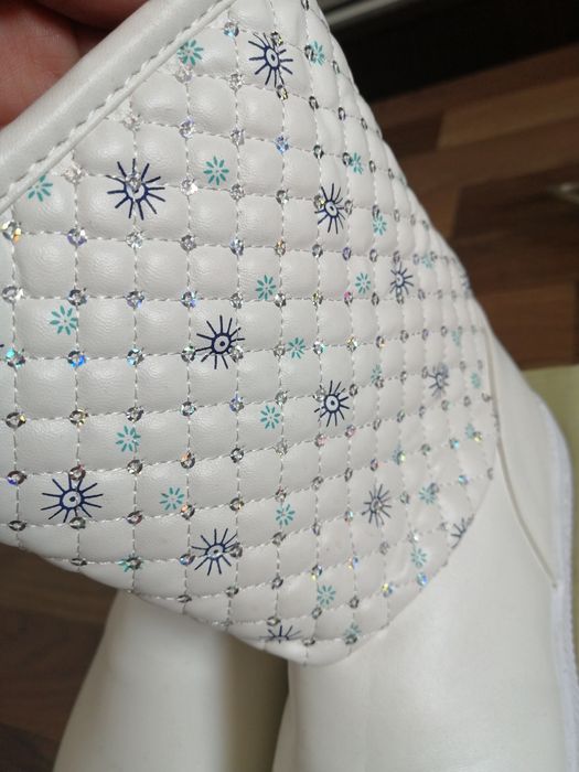 Продам детские красивые сапоги